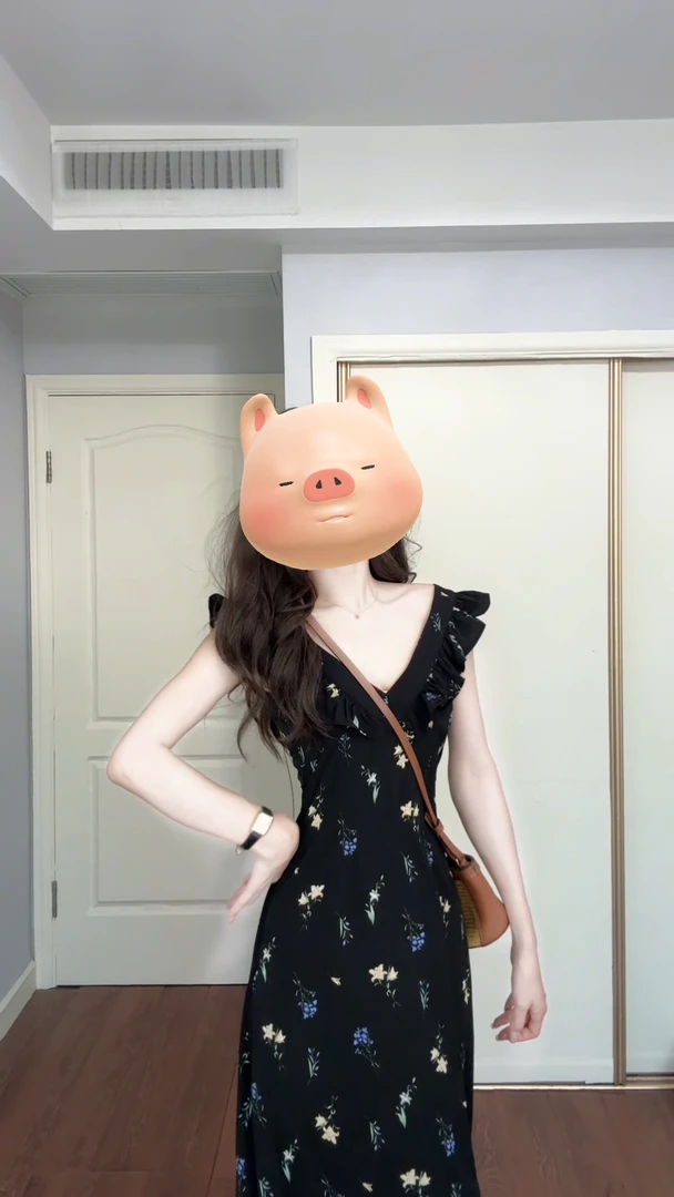 法式小飞袖黑色碎花吊带连衣裙子女夏季2025新款海边度假气质长裙