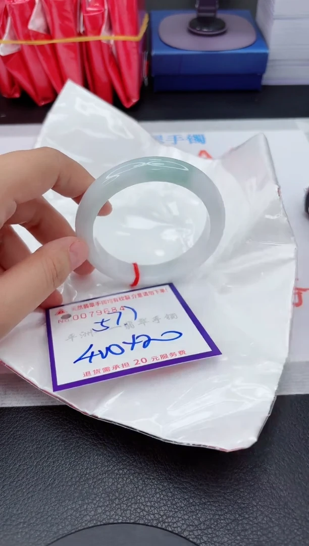 翡翠手镯未镶嵌1