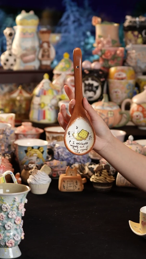 摆件陶景德镇釉下彩手绘设计师款陶瓷