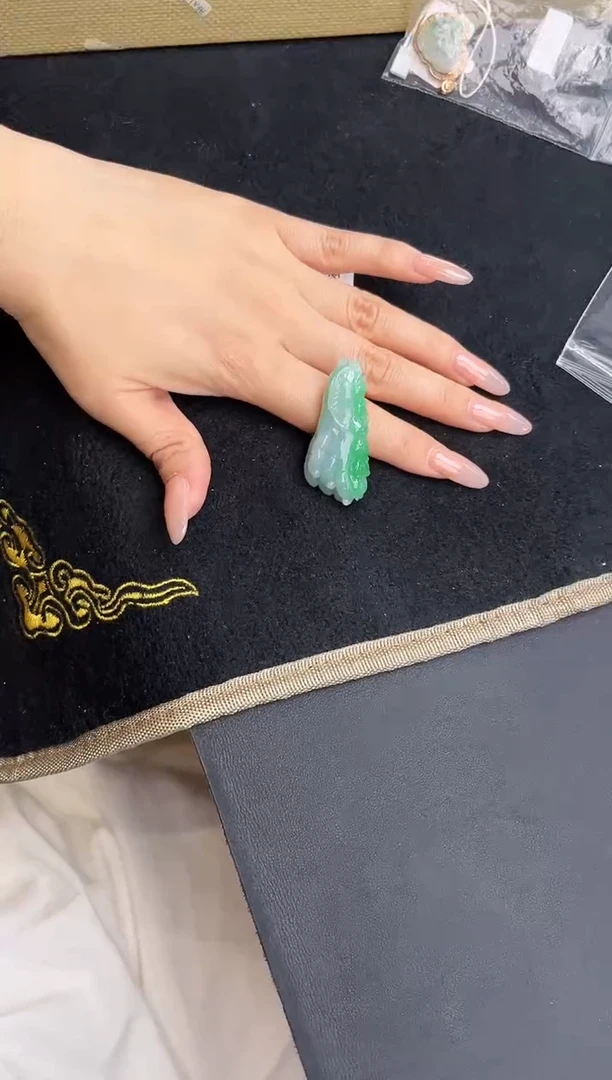 颈饰未镶嵌翡翠?**?吊坠