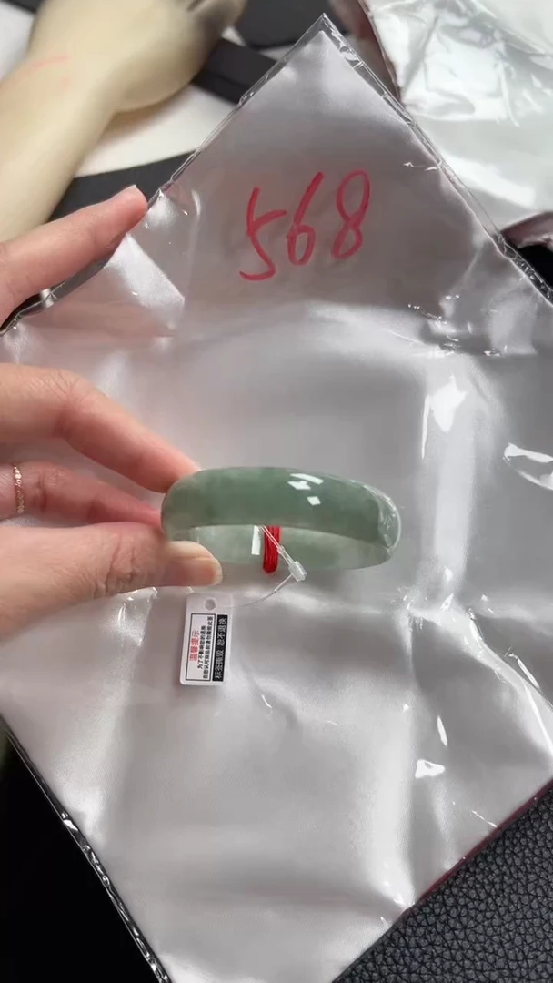 【闪购商品】翡翠手镯未镶嵌圈口52