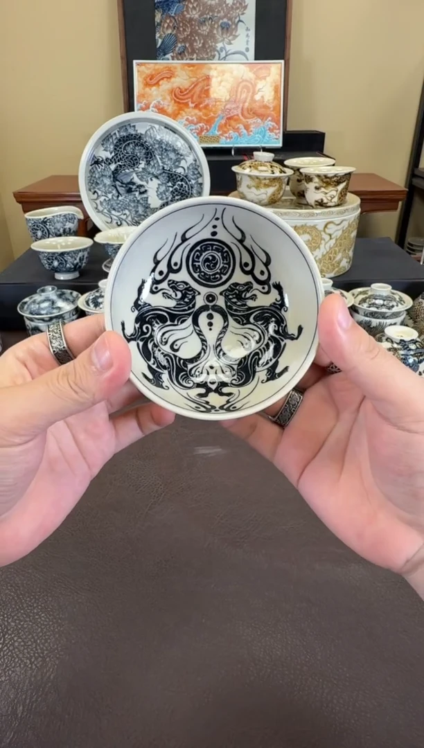 二号釉虎符纹普洱杯