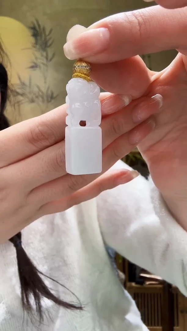 颈饰未镶嵌翡翠吊坠