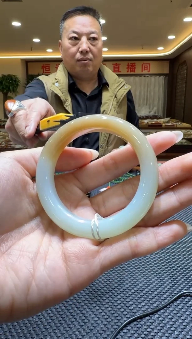 颈饰未镶嵌和田玉手镯54