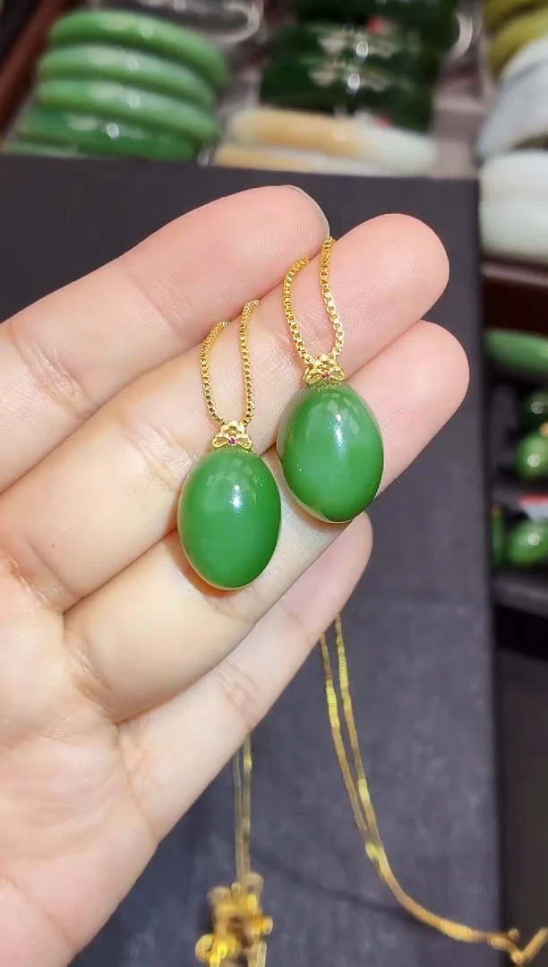 吊坠(赠链)18K金镶嵌和田玉多样性发一