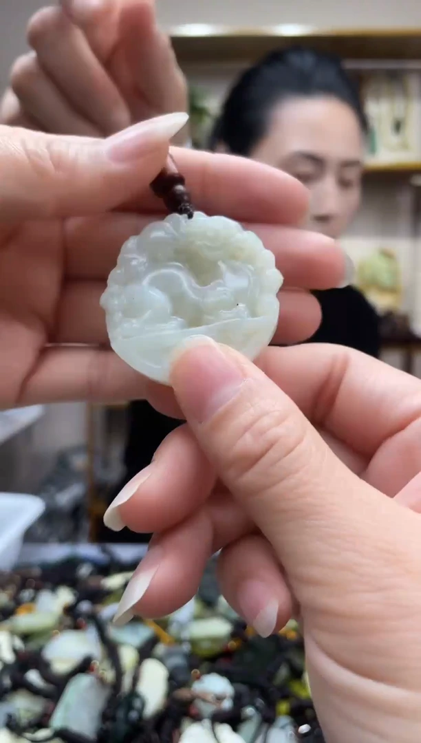 未镶嵌岫玉吊坠·