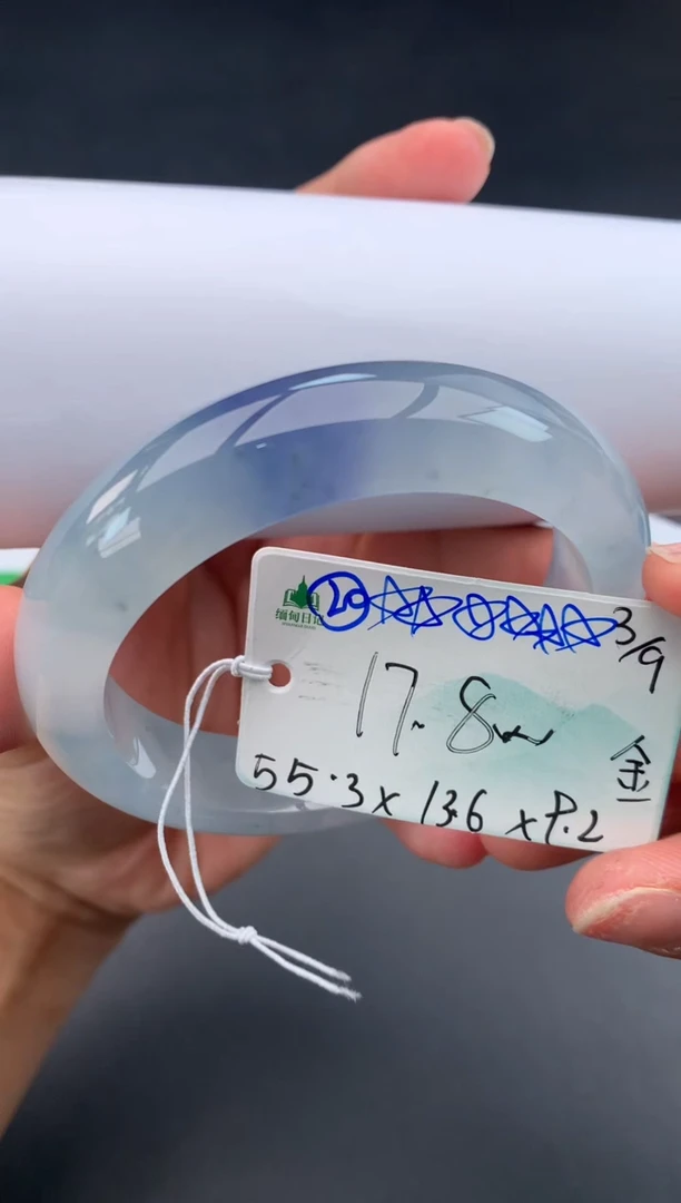 【闪购商品】翡翠手镯未镶嵌女神节#送礼#，下单联系客服核对地址~