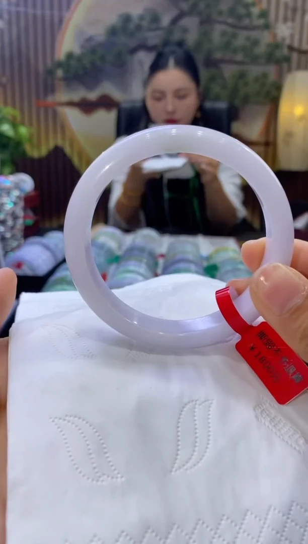 【闪购商品】翡翠手镯未镶嵌多人08681