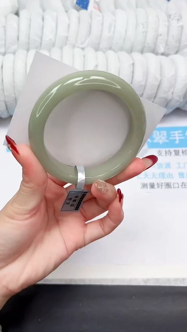 未镶嵌手镯石英质玉176-62.2DK