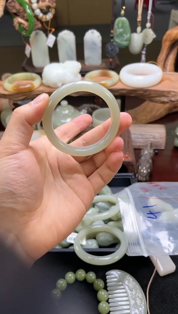 【闪购商品】和田玉手镯未镶嵌D且末青白手镯 52圈