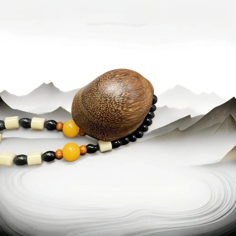 D212越南沉香木串手把件