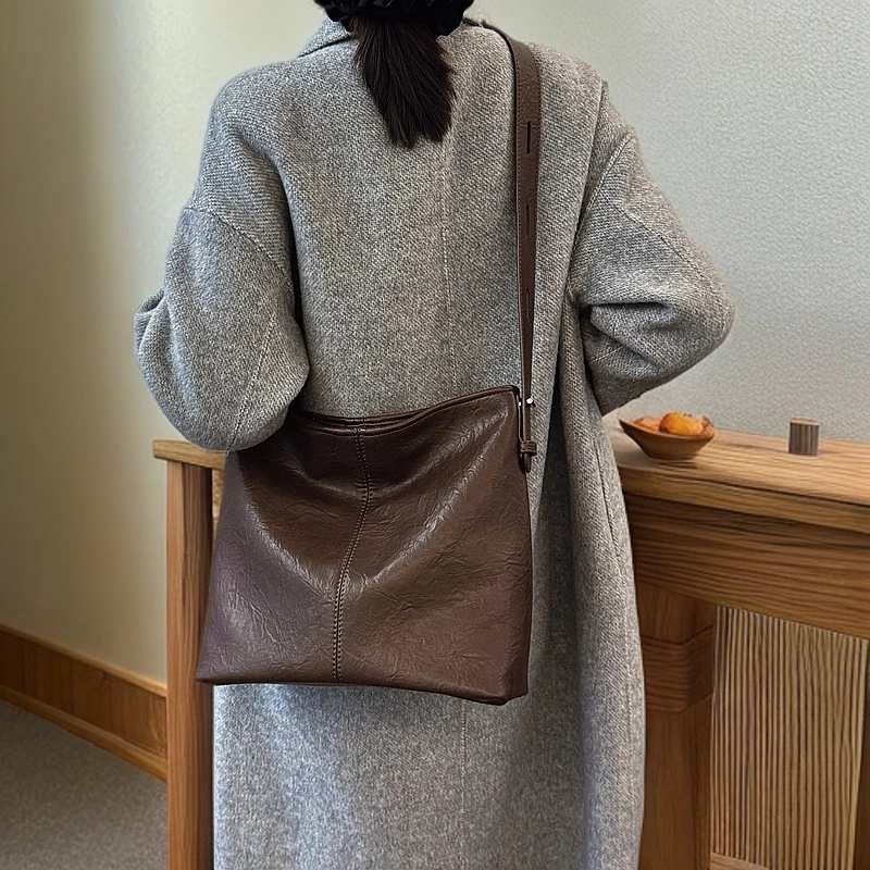 CAHRES&HEKA新韩版松弛感大容量软皮托特水桶包单肩斜挎通勤包女