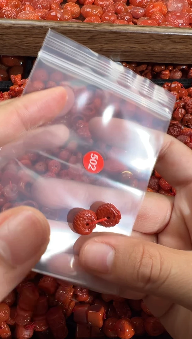 南红玛瑙未镶嵌颈饰1