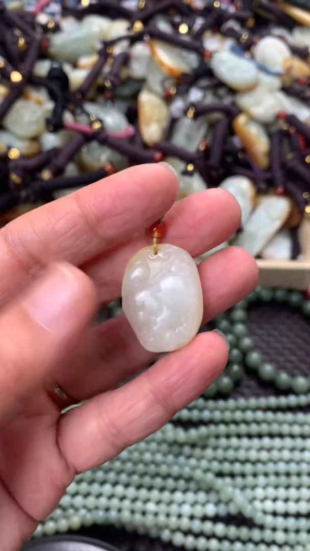 【闪购商品】和田玉颈饰未镶嵌多样性发货没有证书拍一发一有瑕