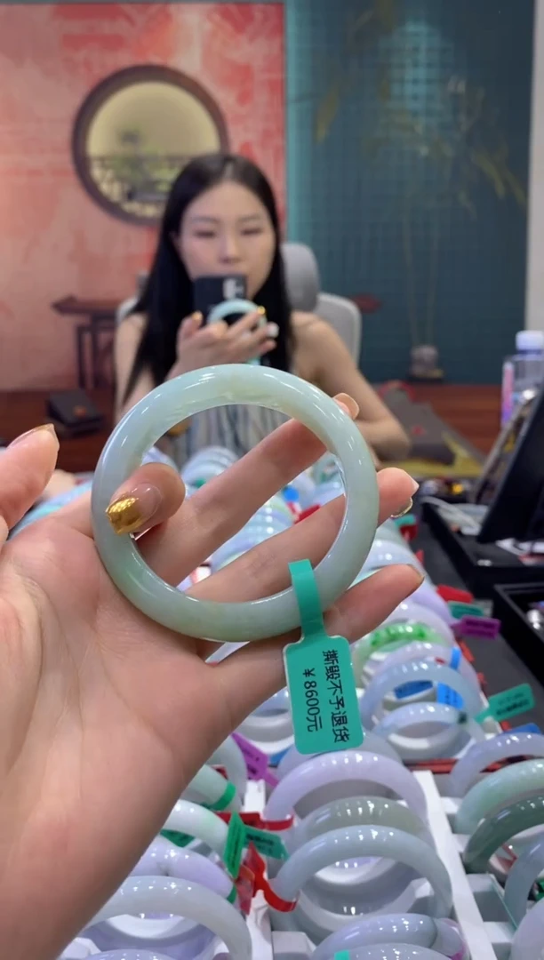 翡翠手镯未镶嵌多人09818