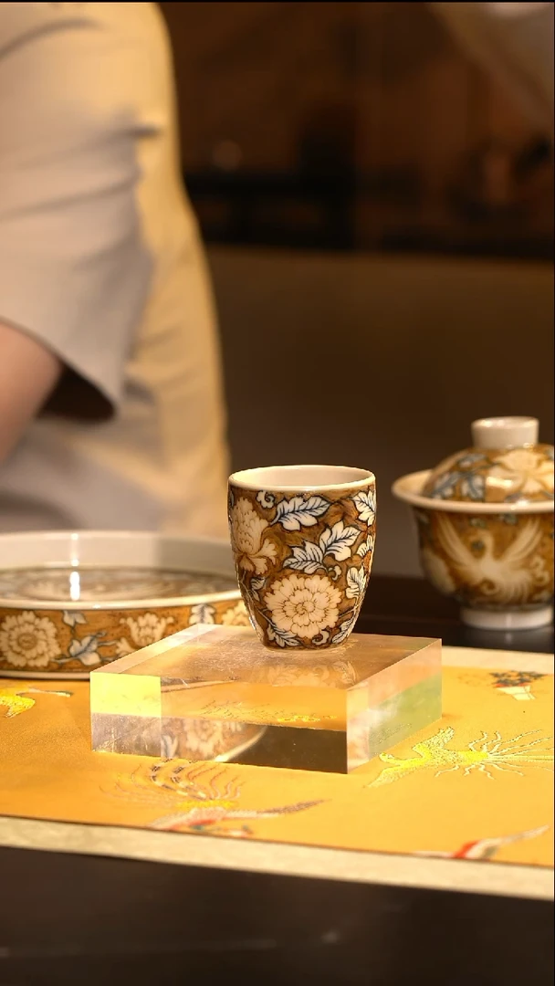 LQT立勤堂青花釉里金太阳鸟闻香杯