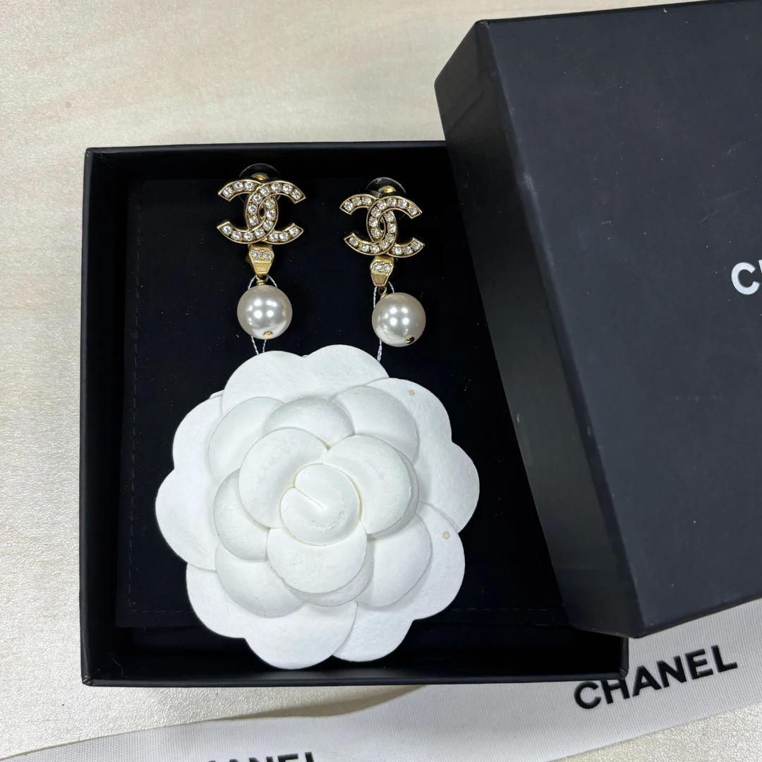 未使用 Chanel/香奈儿 双C耳环镶钻满钻时尚手工