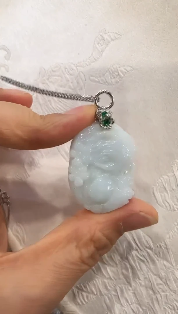 翡翠未镶嵌颈饰国风