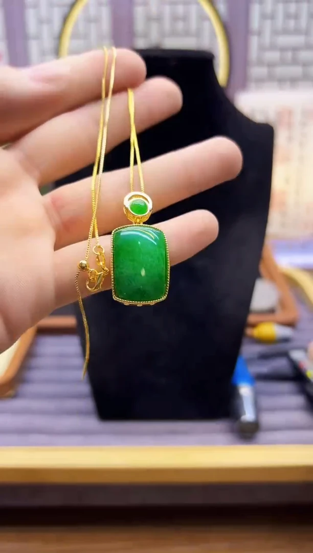 翡翠14K金镶嵌吊坠(赠链)D124