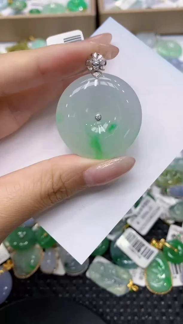 翡翠18K金镶嵌颈饰111111111
