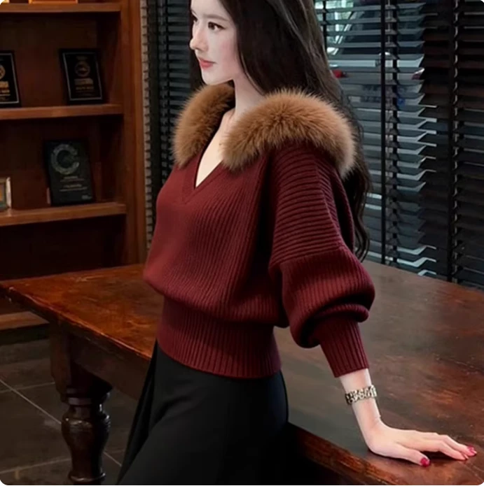 2025新款秋冬轻熟风V领针织衫女时尚慵懒风高级感酒红色毛领毛衣