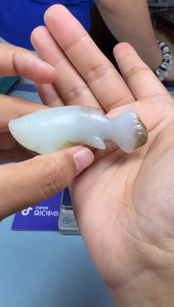 和田玉未镶嵌颈饰1