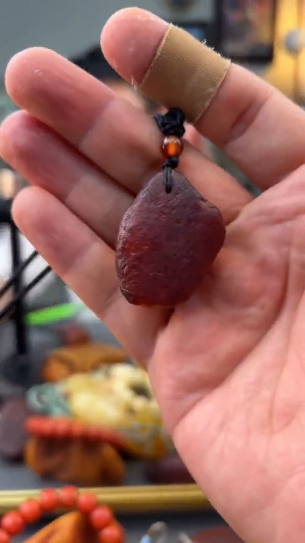 未镶嵌颈饰琥珀吊坠