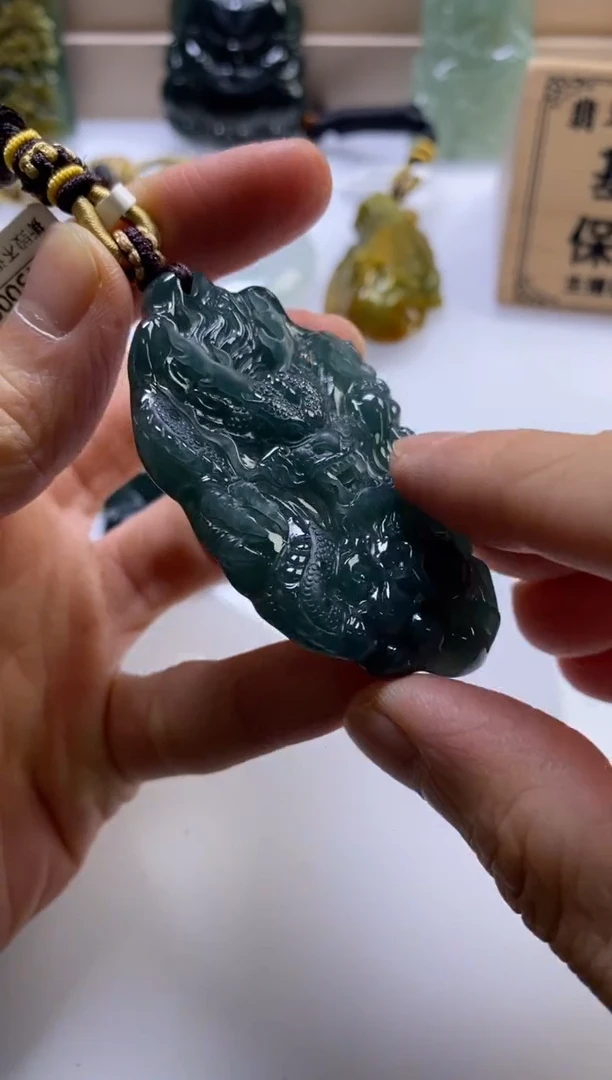 颈饰未镶嵌翡翠