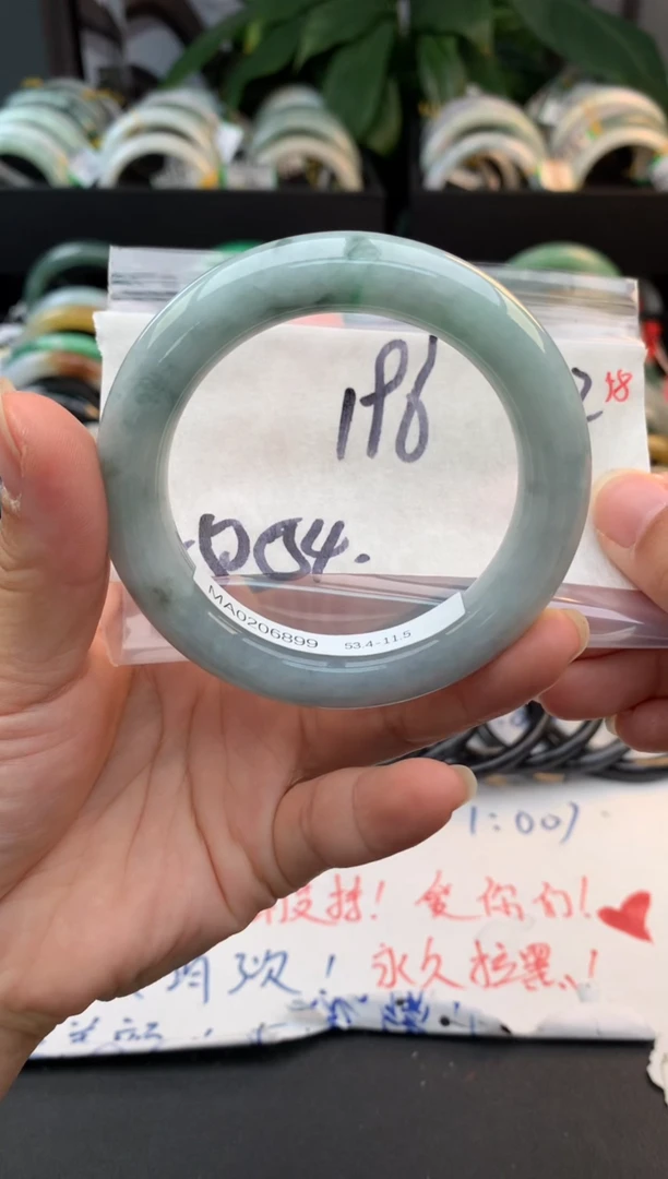 未镶嵌定制翡翠毛货需精细抛光+多人