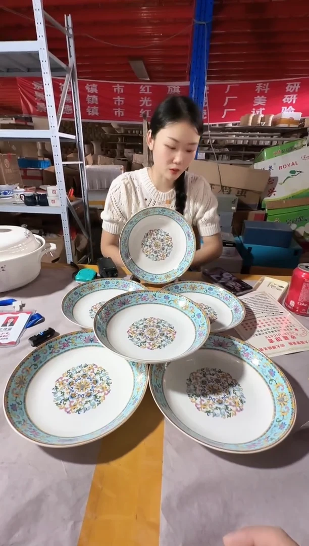 其他B225景德镇制陶瓷盘一套