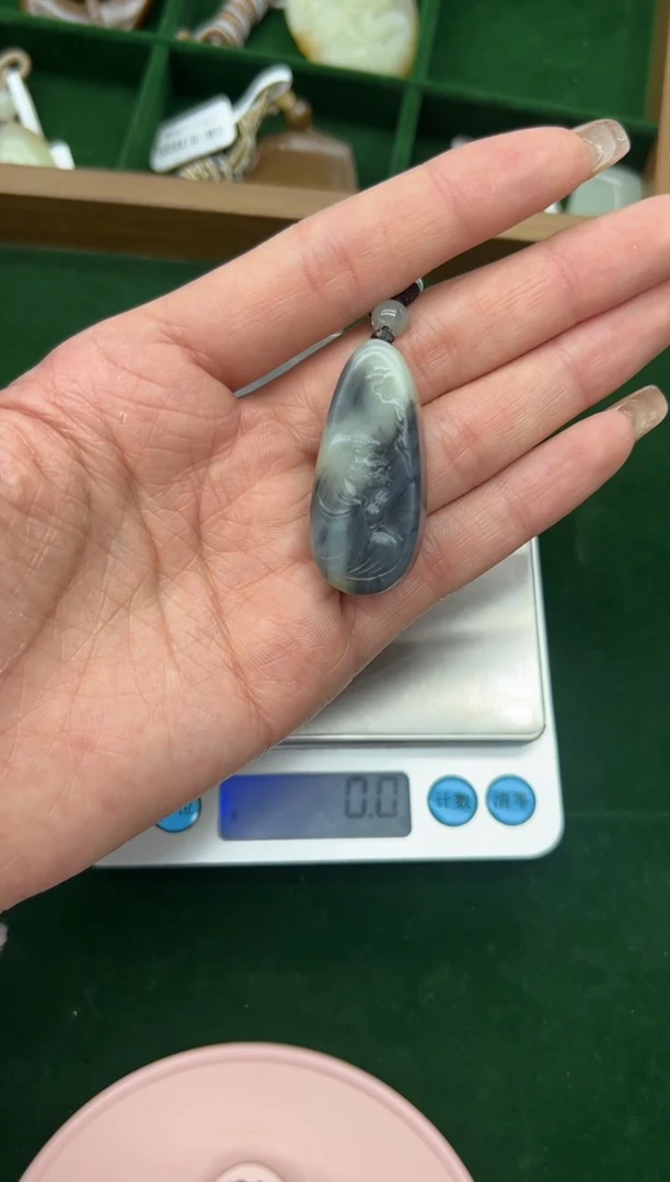 吊坠(赠链)未镶嵌和田玉莉*周若羌微色差吊坠
