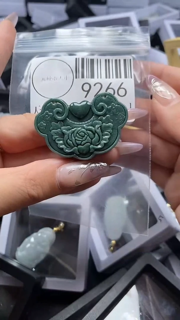 吊坠(不含链)未镶嵌翡翠9266