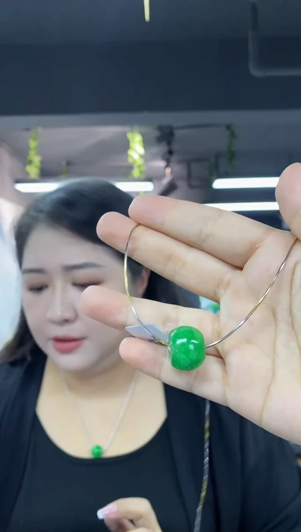 颈饰未镶嵌翡翠多样性发其一颜色微差