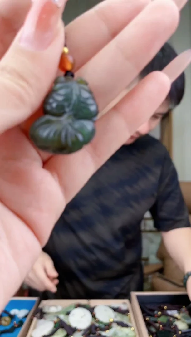 和田玉未镶嵌挂件拍一发一，多样性发货！