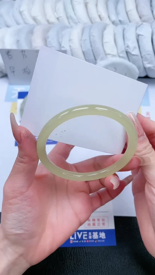 【闪购商品】石英质玉手镯未镶嵌T53-63.7