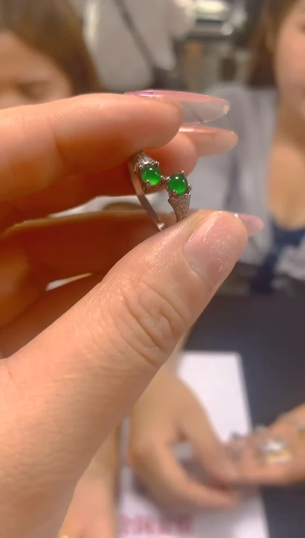 翡翠戒指未镶嵌多样性发一