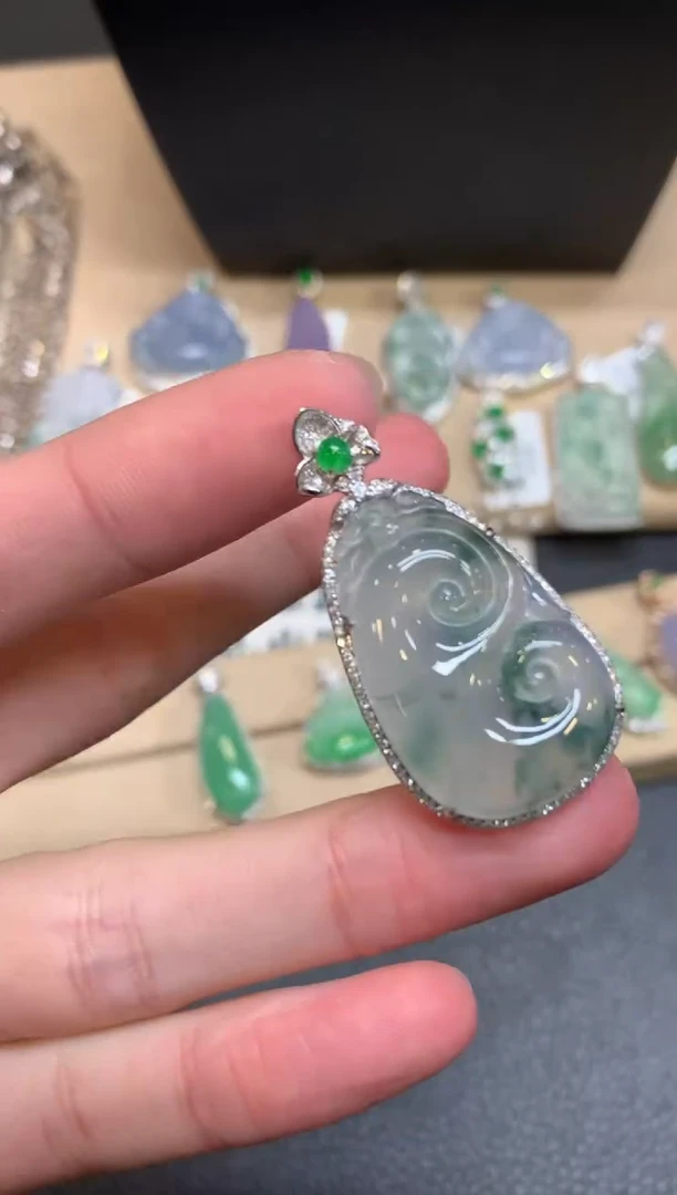 【闪购商品】翡翠颈饰18K金镶嵌如意【无服务费】