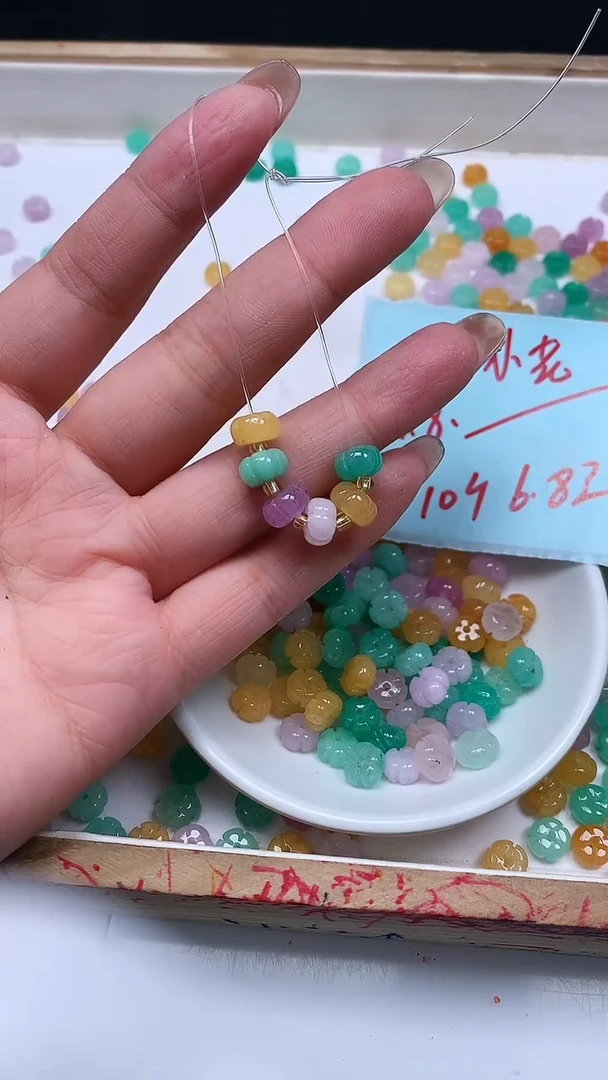 未镶嵌散珠石英质玉M372三 彩 色小花5*8mm10个6.8元