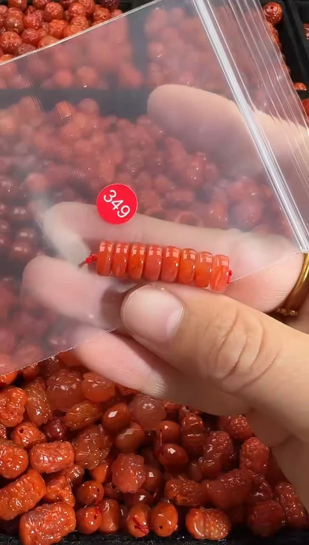 颈饰未镶嵌南红玛瑙1