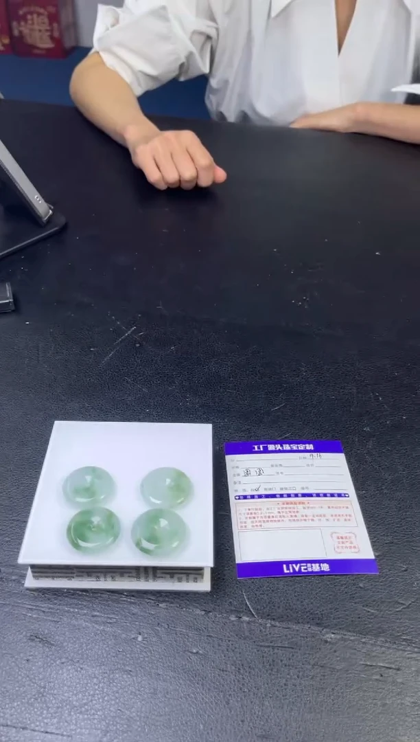 颈饰未镶嵌翡翠飘花平安扣多样性发货