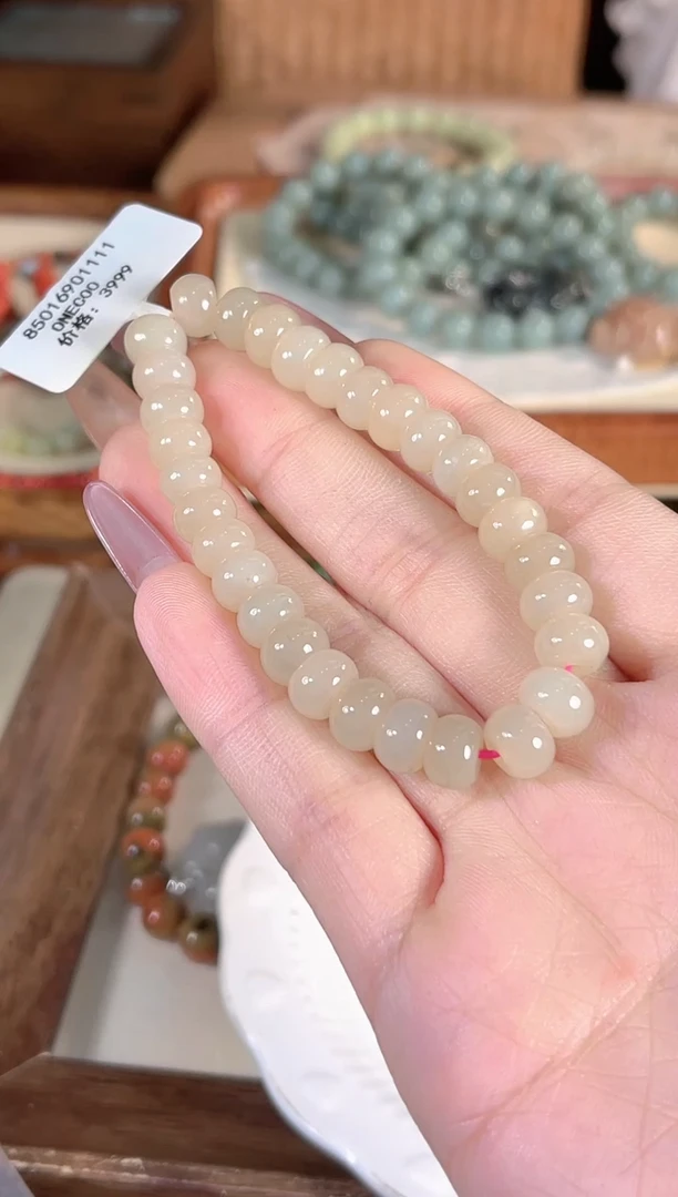 未镶嵌手链和田玉多样性发其一