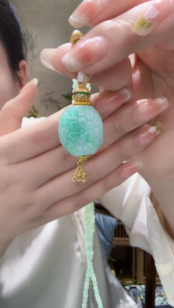 翡翠未镶嵌颈饰吊坠