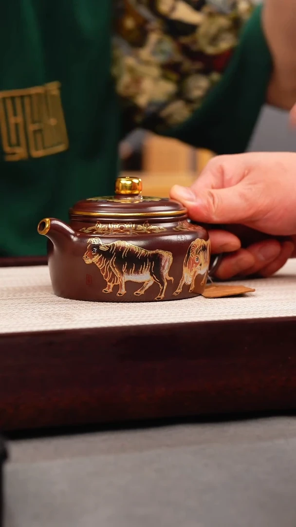 茶壶紫砂石红 德钟 五牛珐琅彩