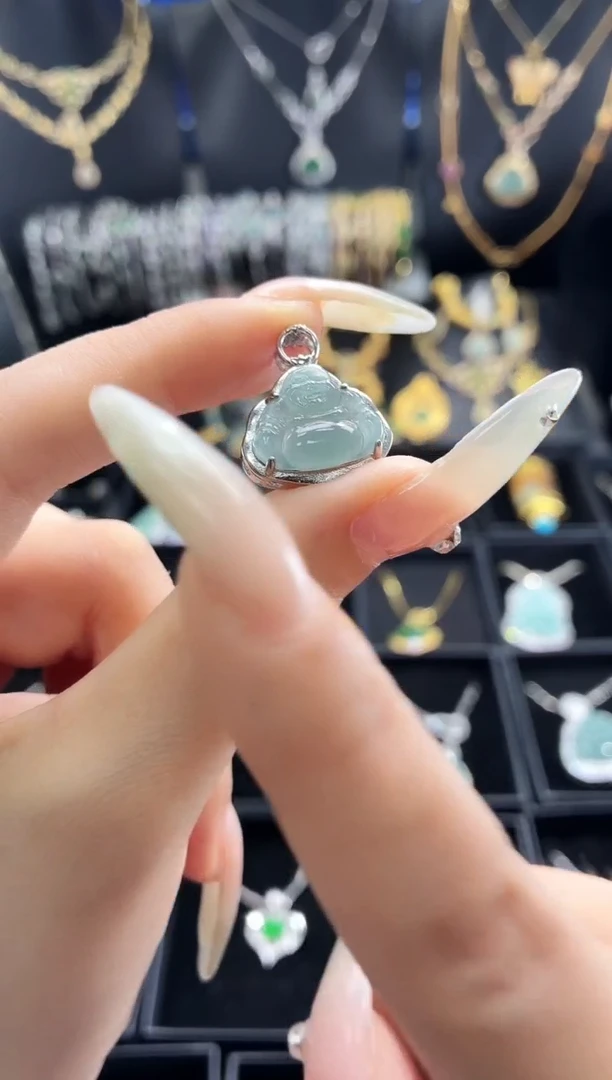 翡翠未镶嵌颈饰佛公