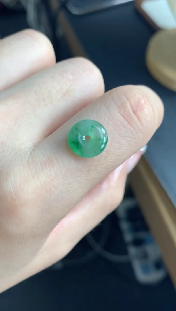 定制翡翠未镶嵌扣子