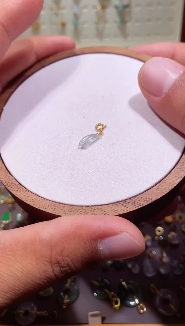 颈饰18K金镶嵌翡翠111111