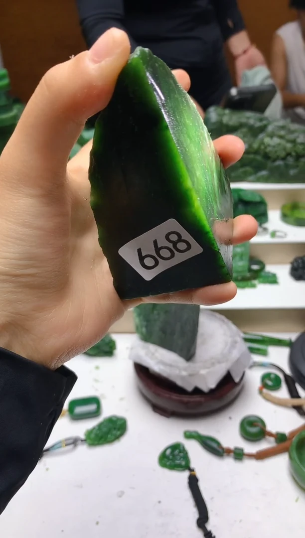 和田玉（碧玉）未镶嵌珠宝半成品1