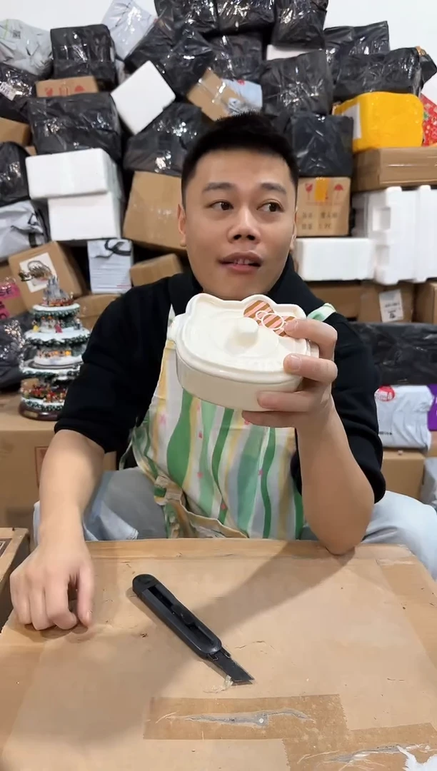 瓷片白色kt猫炖盅