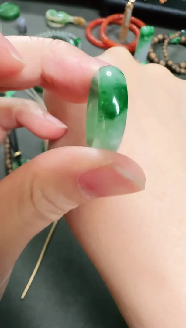颈饰未镶嵌翡翠戒指15