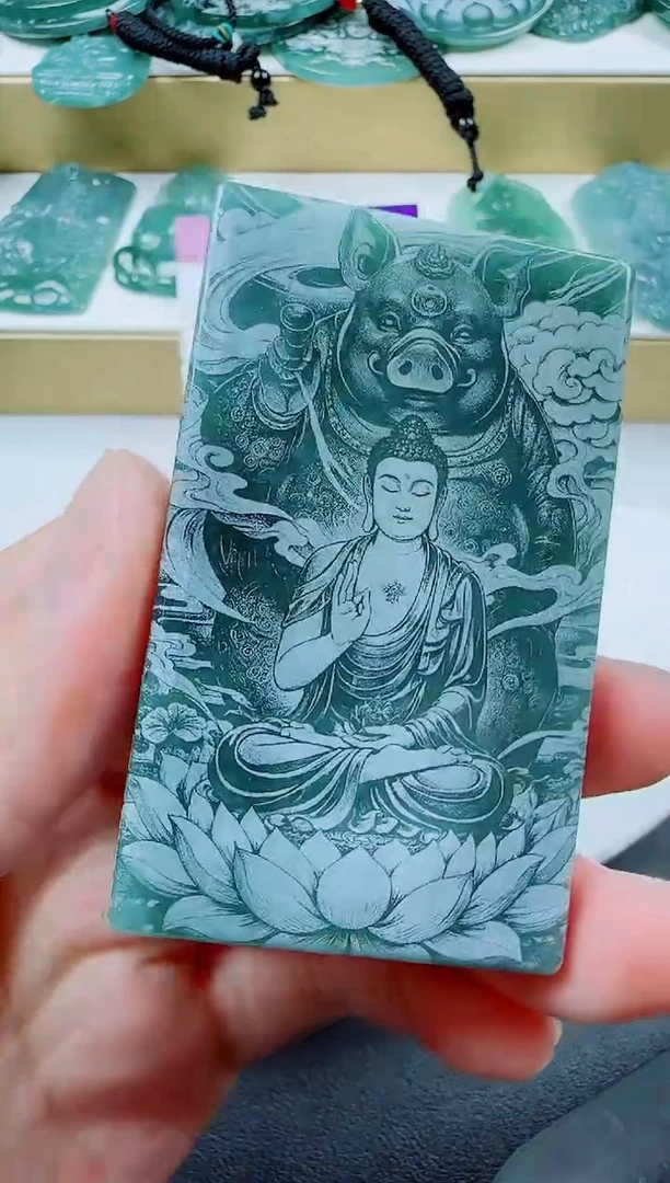 翡翠未镶嵌颈饰猪本命佛